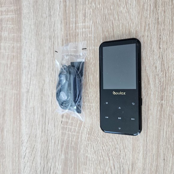 MP4 player + earphones (NEW) - Picture 6 of 6